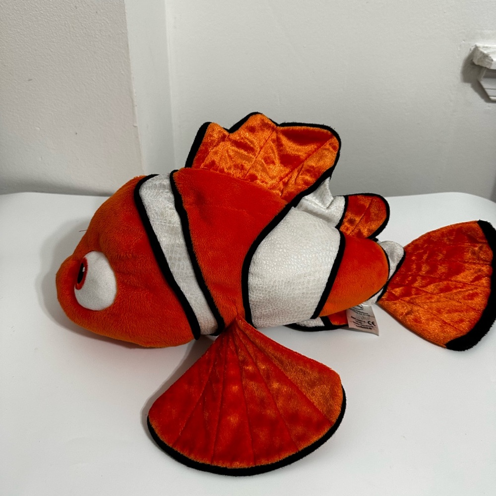 Disney Store Pixar Finding Nemo 18" Plush Clown Fish